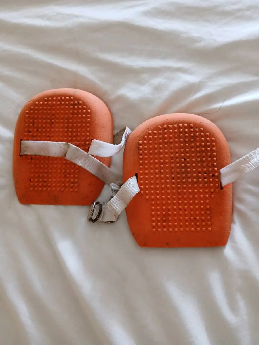 Knee Lads. Heavy duty rubber. Orange. - Image 4
