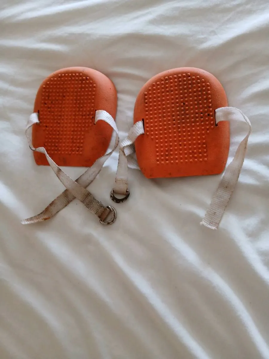 Knee Lads. Heavy duty rubber. Orange. - Image 1