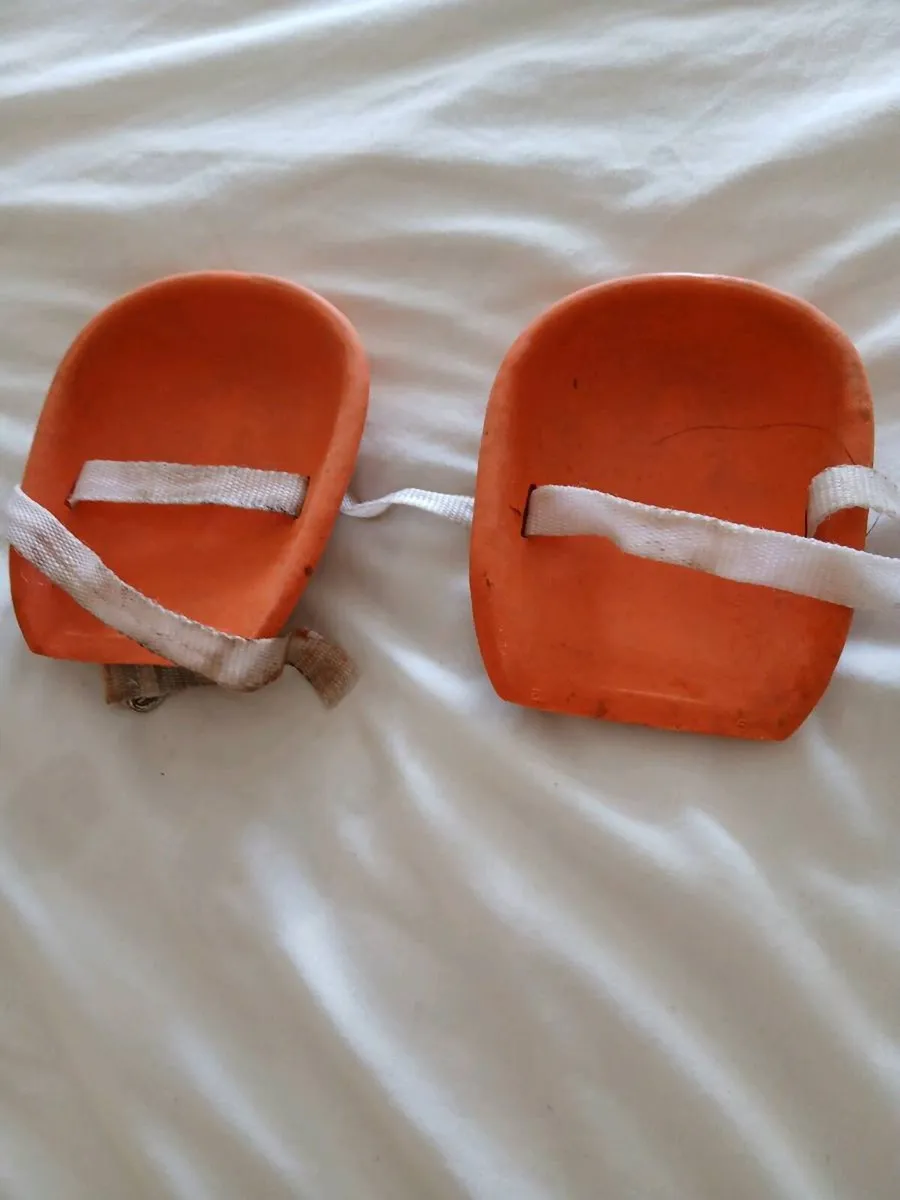 Knee Lads. Heavy duty rubber. Orange. - Image 3