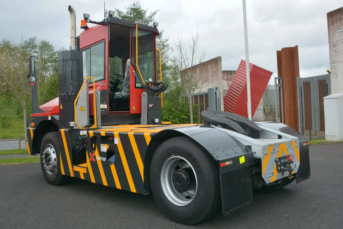 Kalmar T2i Yard Shunter - HIRE you SAFE Tug - Image 3