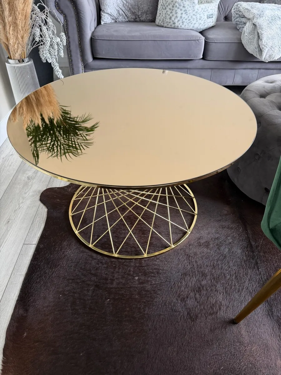 Coffee table and chair - Image 2