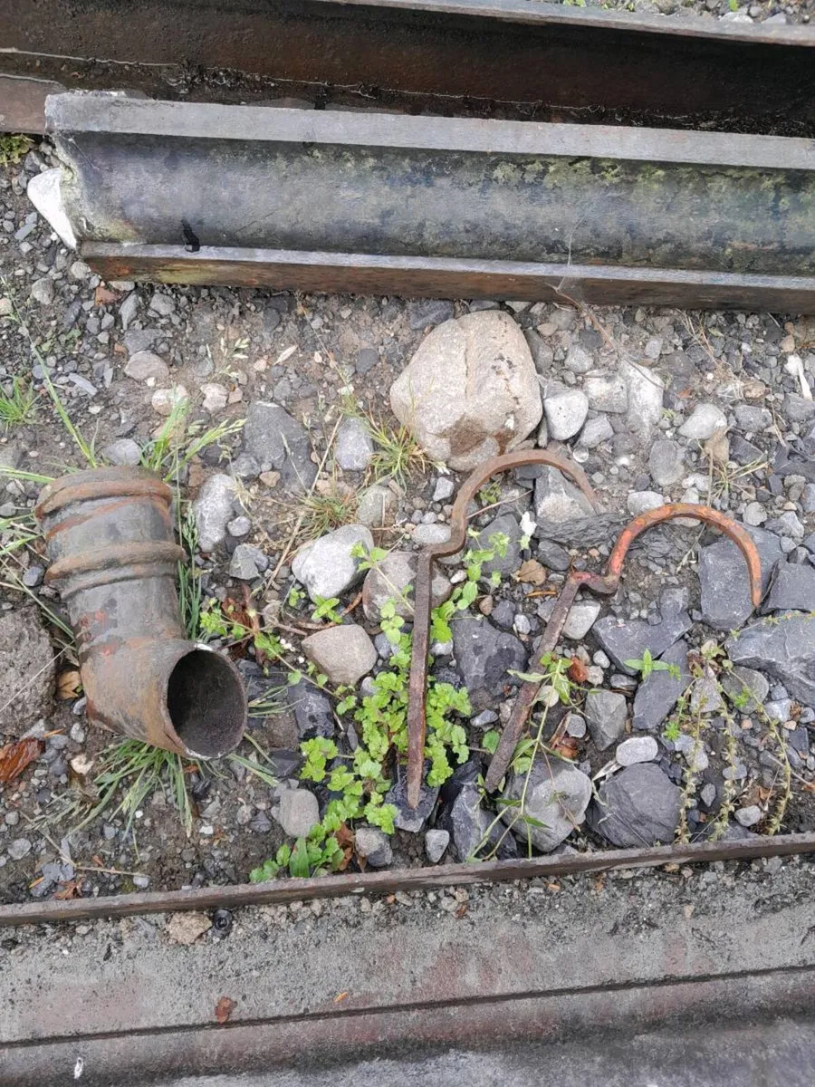 Old cast iron guttering - Image 2