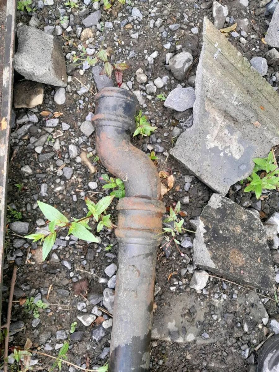 Old cast iron guttering - Image 3