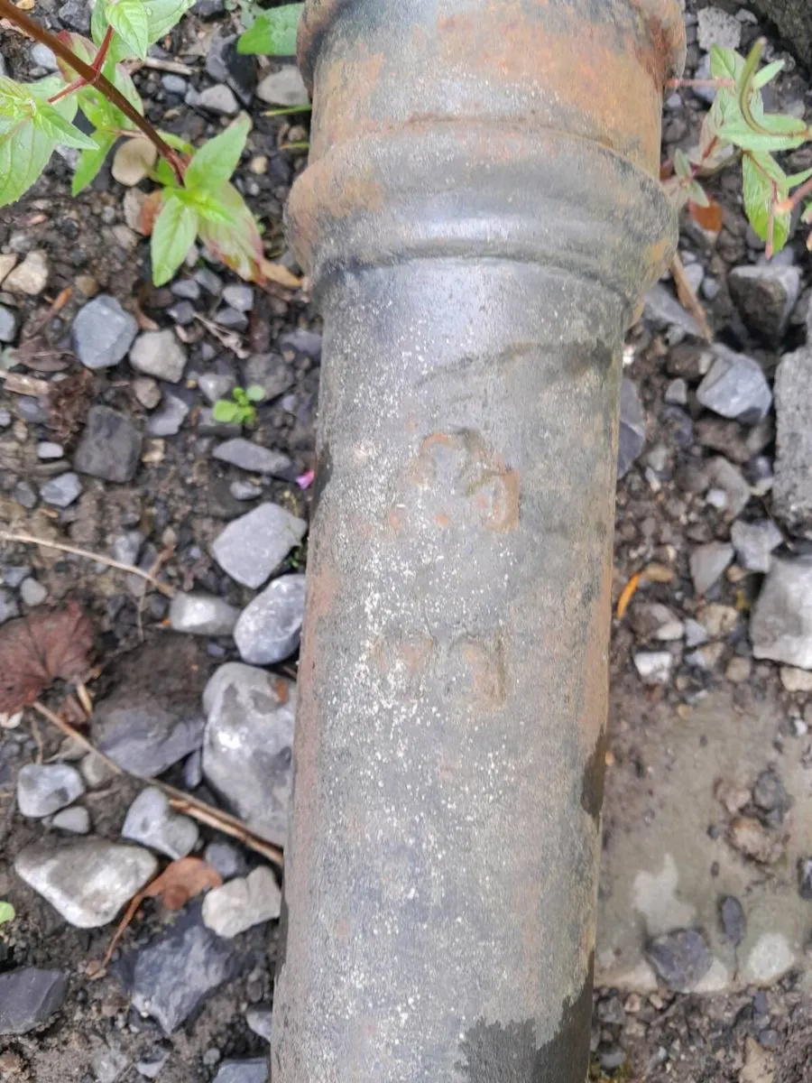 Old cast iron guttering - Image 4