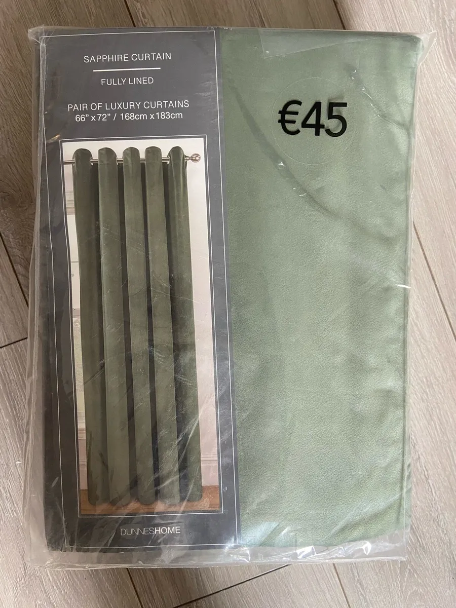 Eyelet curtains - Image 1