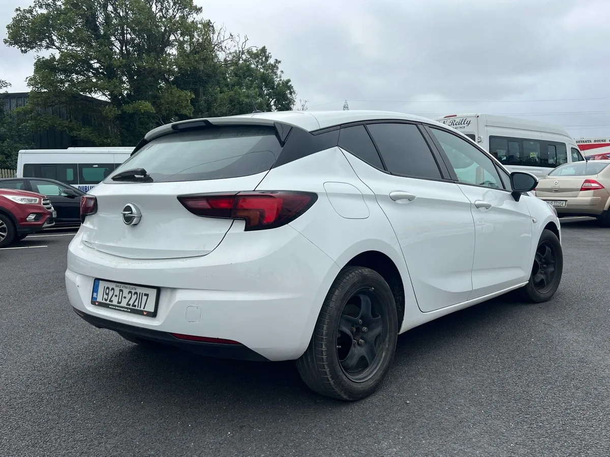 Opel astra 2019 07/2027 DOE - Image 4