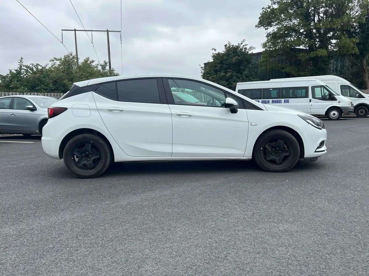 Opel astra 2019 07/2027 DOE - Image 3