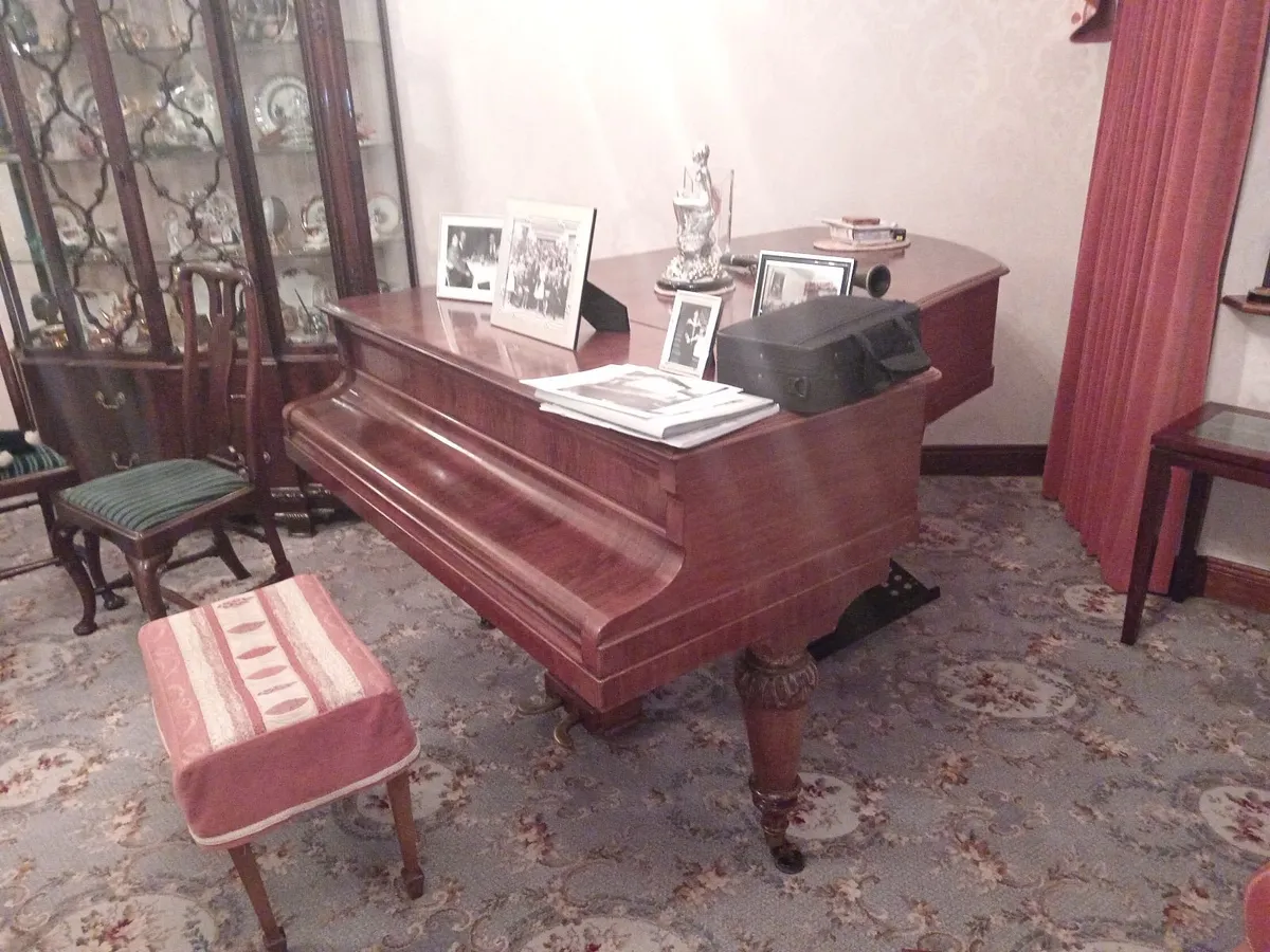 Piano - Image 1