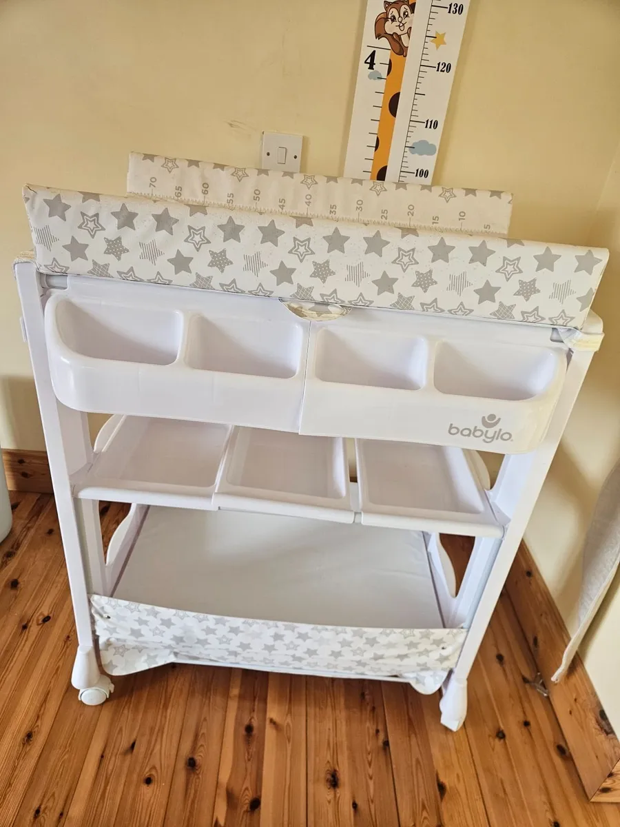 Baby changing table - Image 2