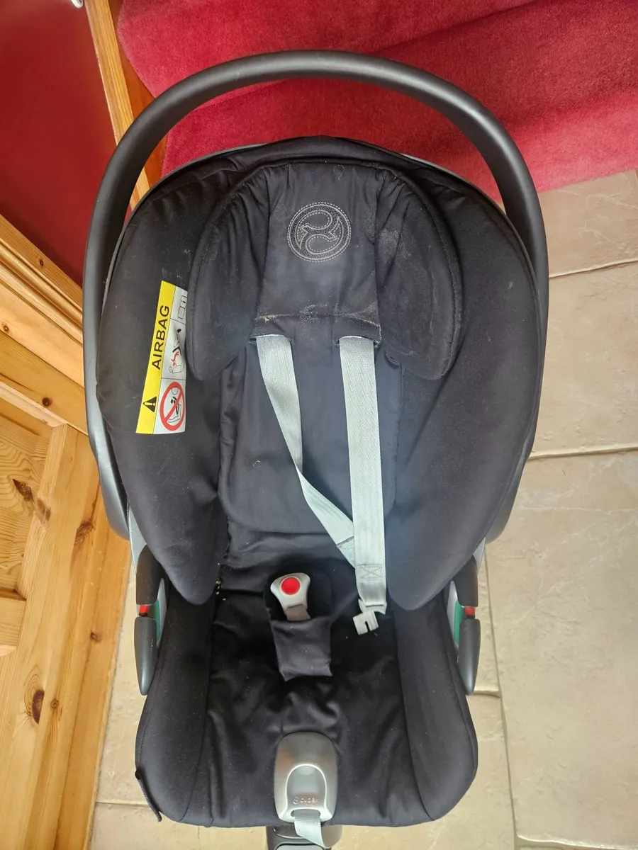 Cybex Cloud Z2 car seat with 360° base - Image 1