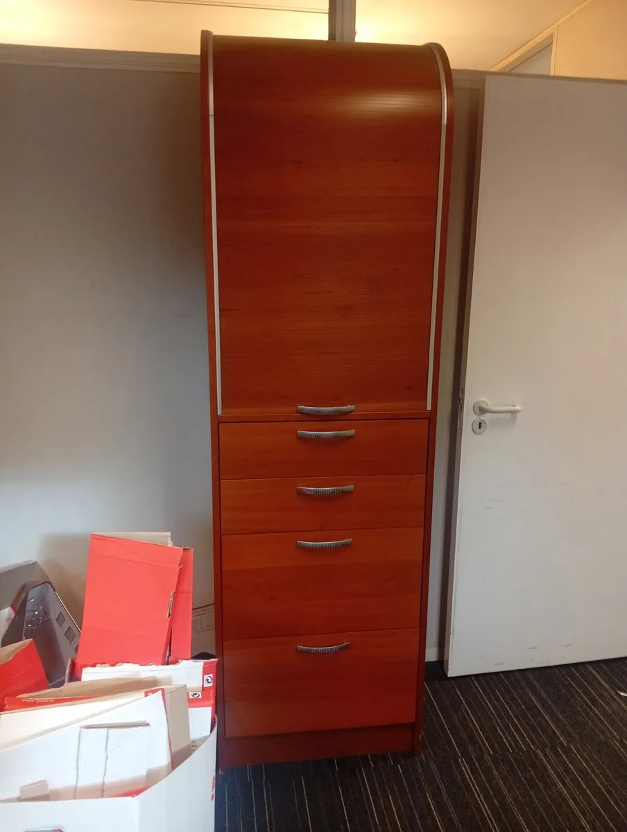 Office furniture - Image 1