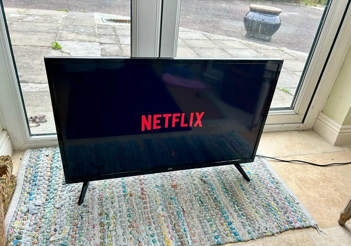 JVC 32” LED Smart TV - Image 3