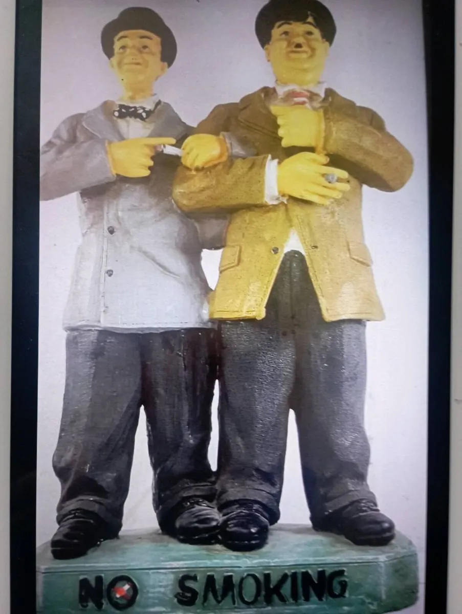 RARE VINTAGE LAURE & HARDY NO SMOKING  CAST RESIN - Image 1