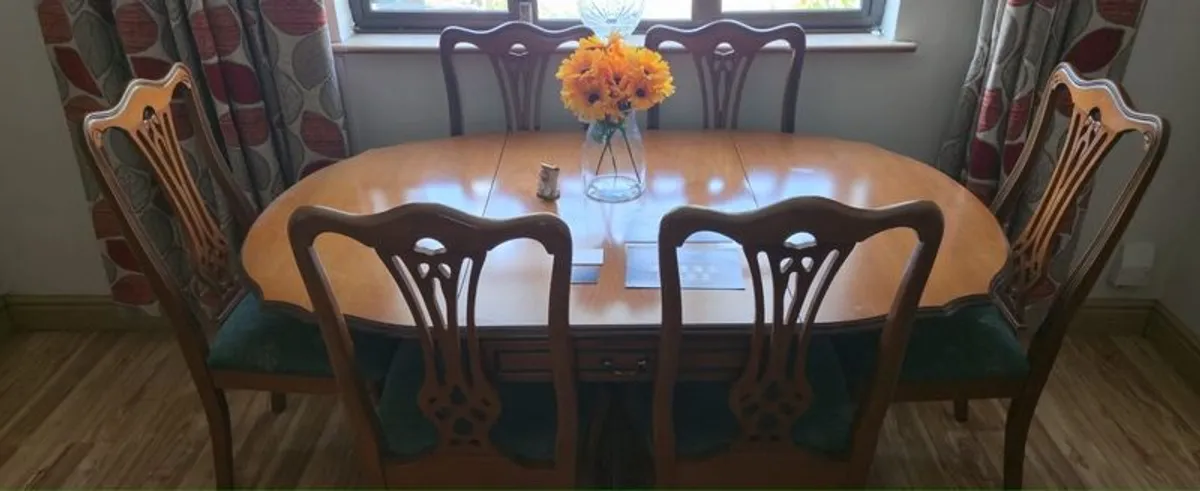 Dining Table and chairs - Image 1