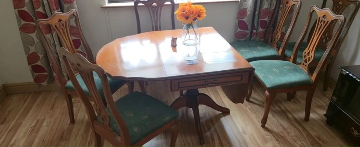 Dining Table and chairs - Image 3