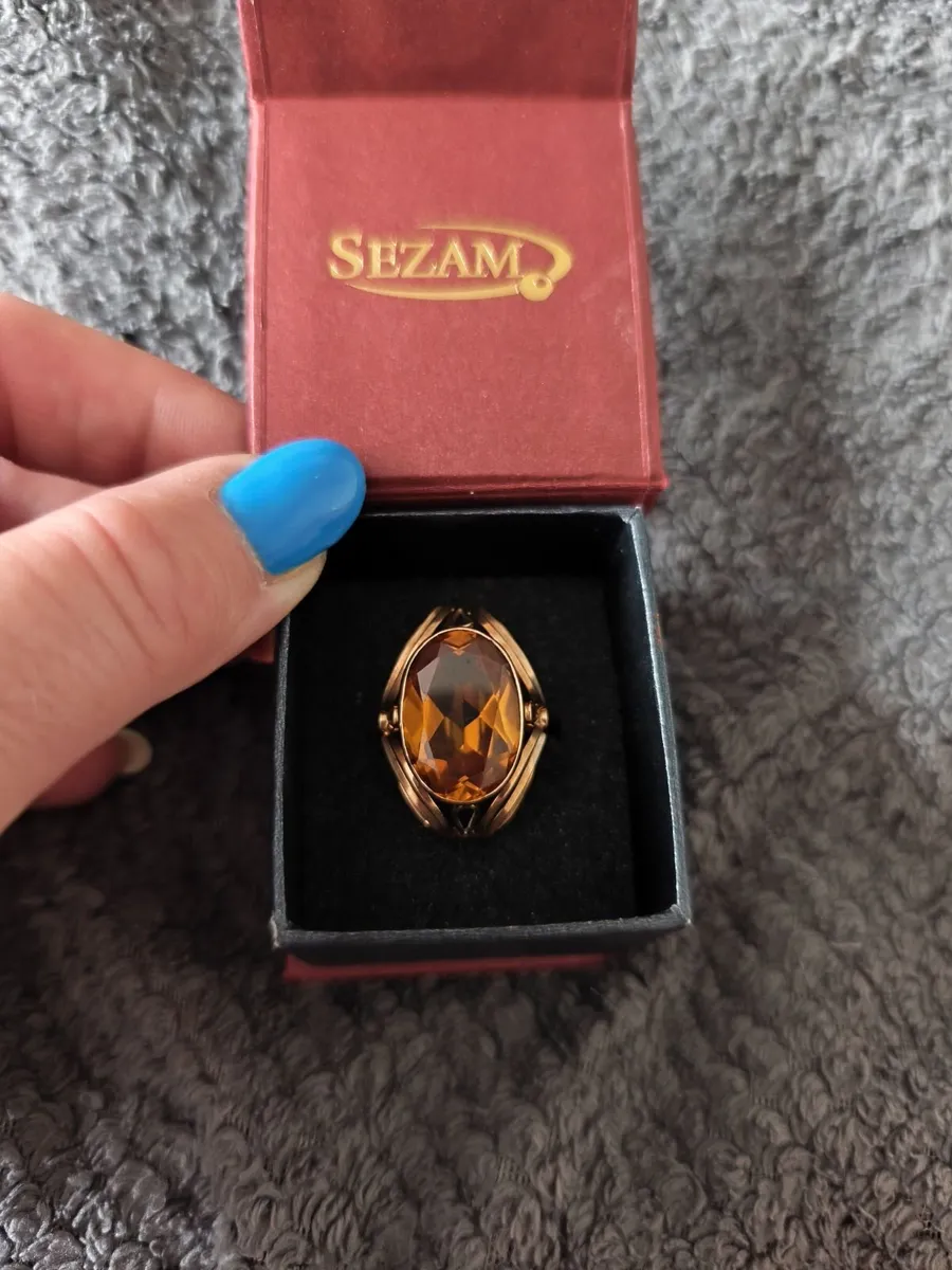 14ct Gold Ring with corundum stone - Image 1