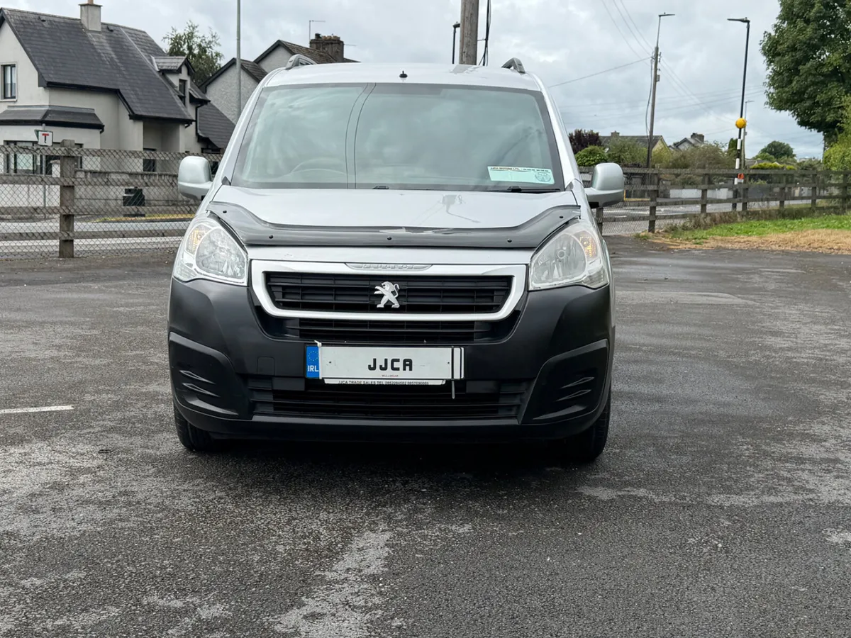 ABSOLUTELY IMMACULATE 2017 PEUGEOT 3 SEATER - Image 2