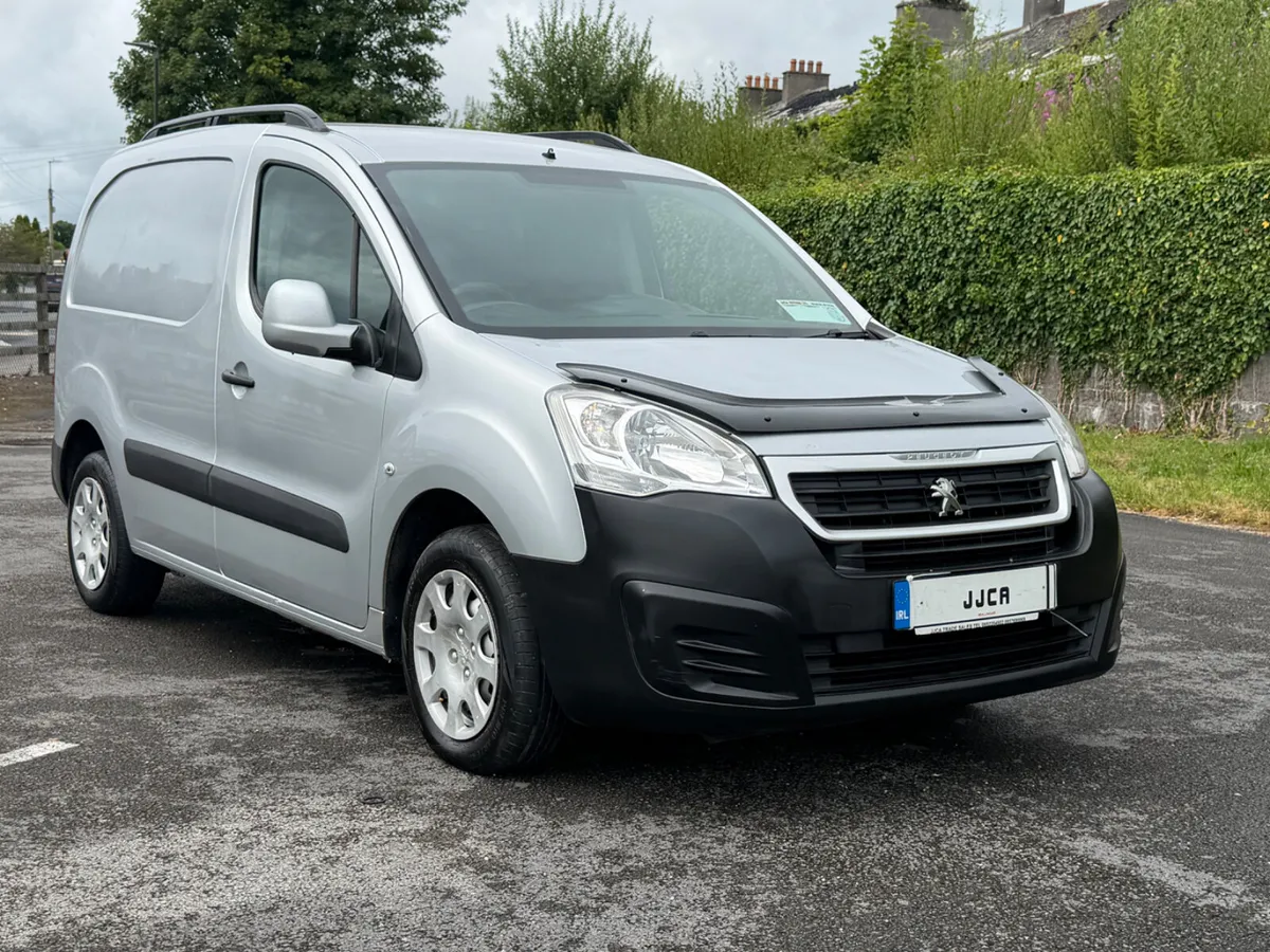 ABSOLUTELY IMMACULATE 2017 PEUGEOT 3 SEATER - Image 1