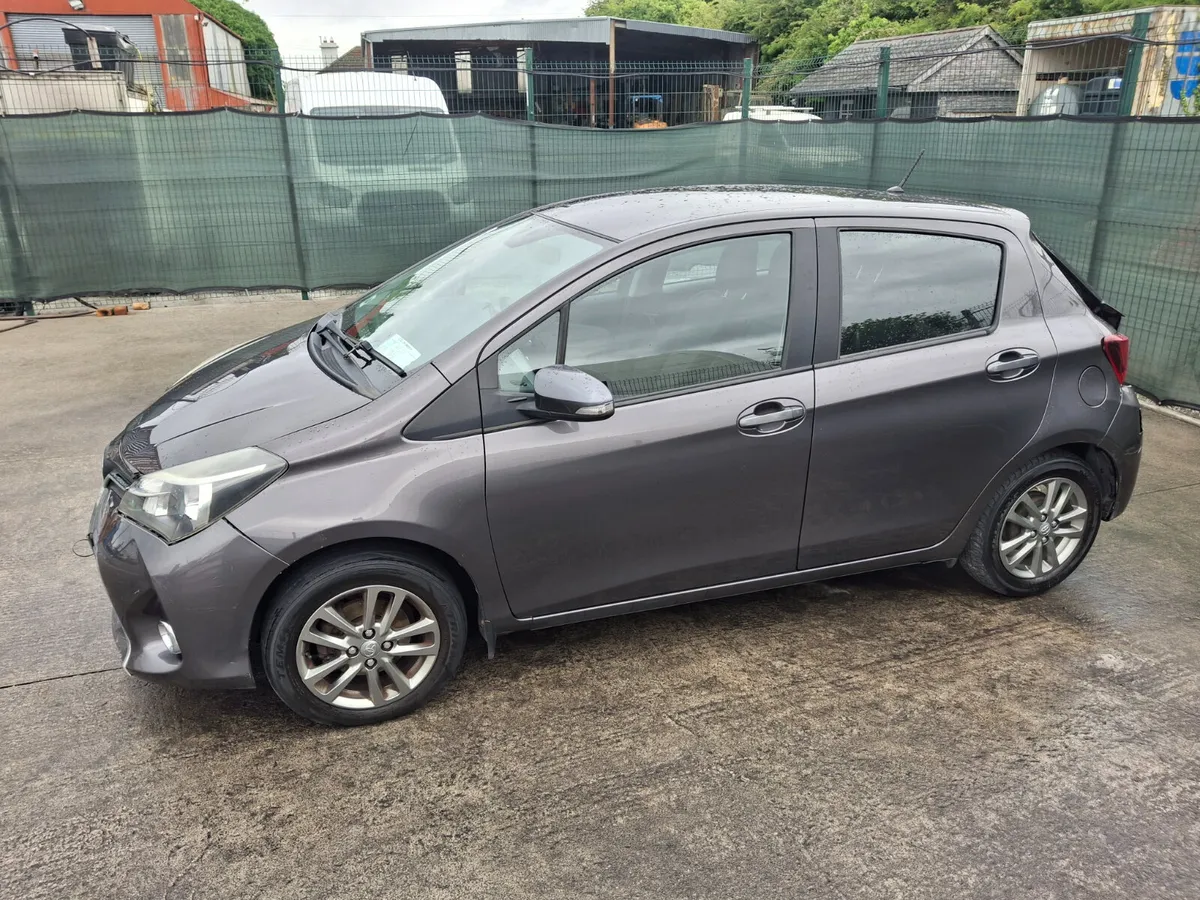 162 Toyota Yaris 1.0 Petrol - Image 1