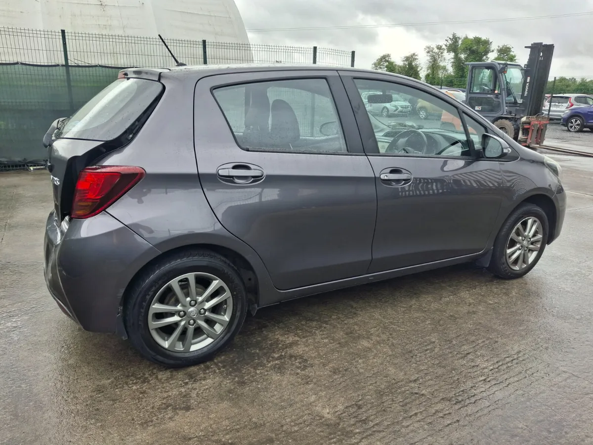162 Toyota Yaris 1.0 Petrol - Image 3