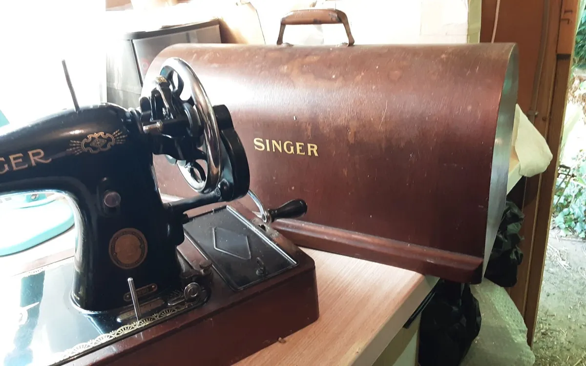 Singer sewing machine  15k80 - Image 3