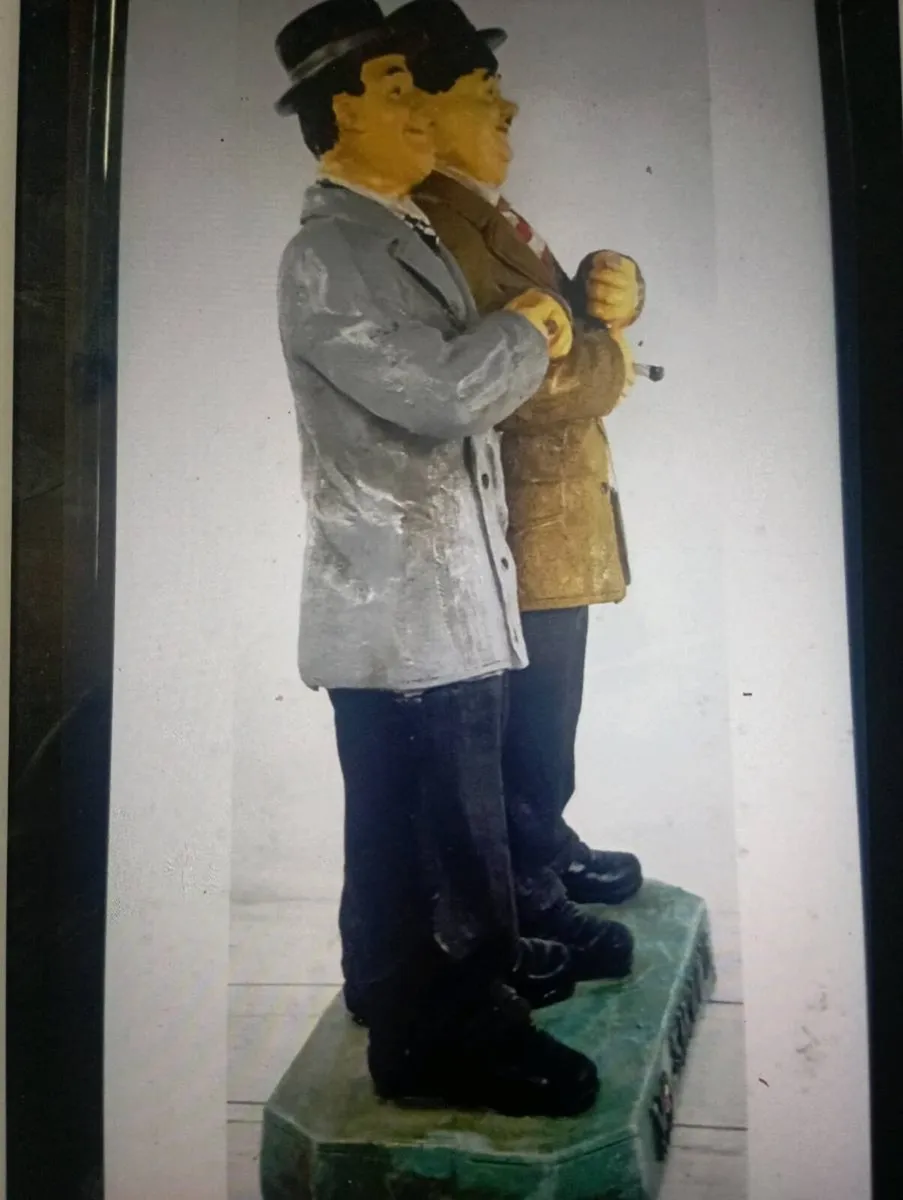 RARE VINTAGE LAURE & HARDY NO SMOKING  CAST RESIN - Image 2