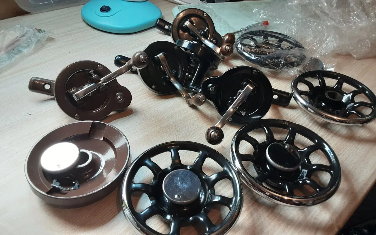 Singer vintage sewing machine parts - Image 1