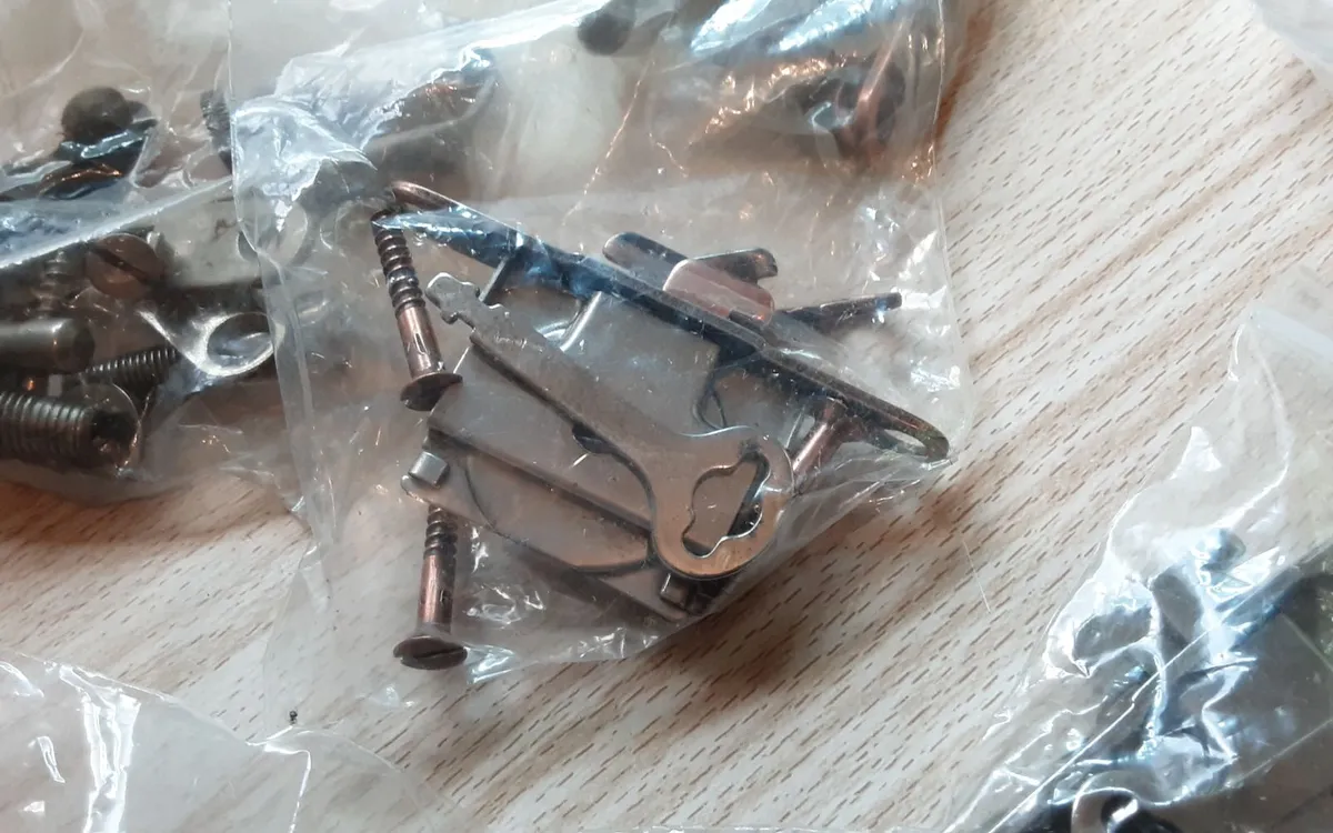 Singer vintage sewing machine parts - Image 3
