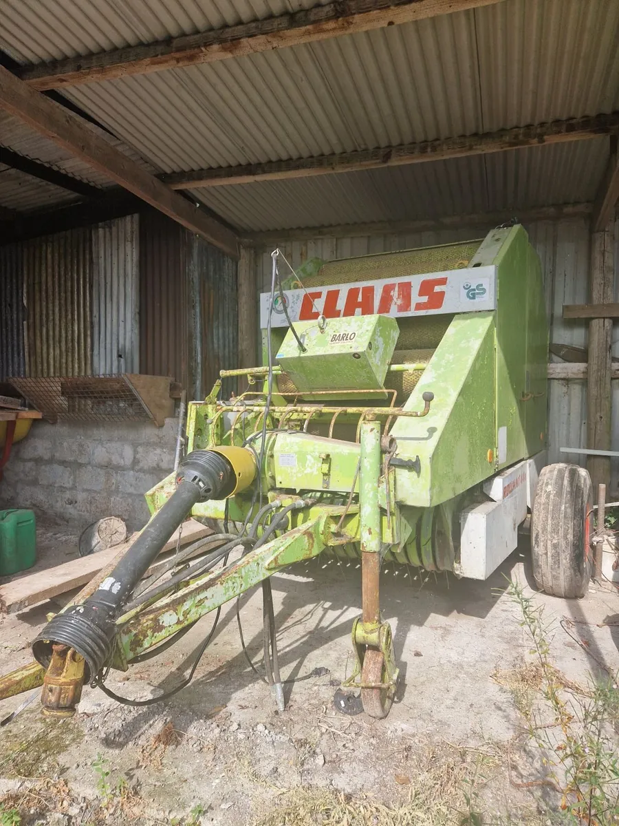 CLASS Rollant 44s Baler - Image 1
