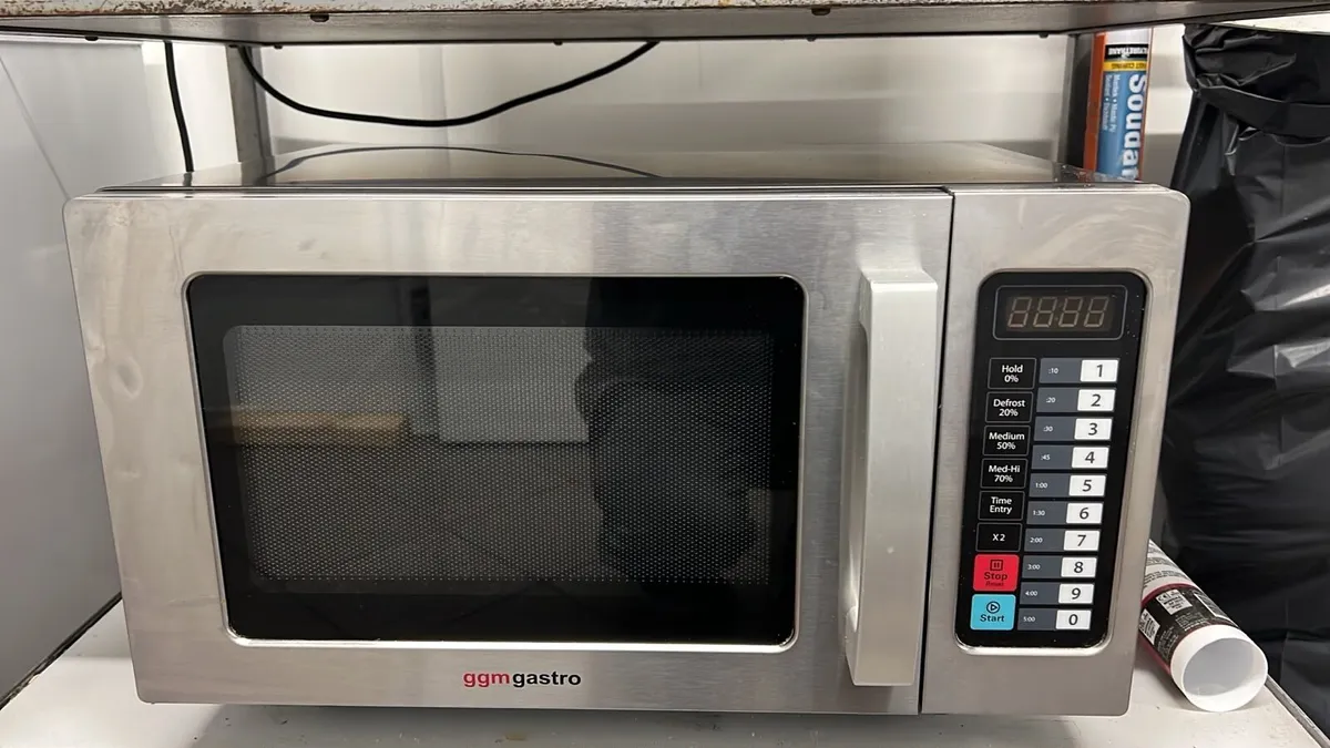 Commercial microwave - Image 3