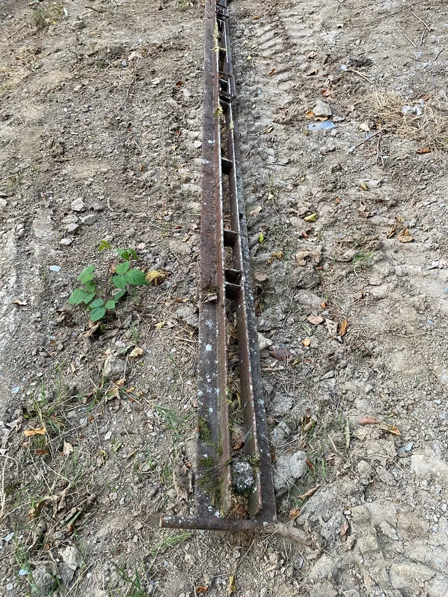 Heavy Duty Steel Scraping Track / Parlor Rail Iron - Image 1