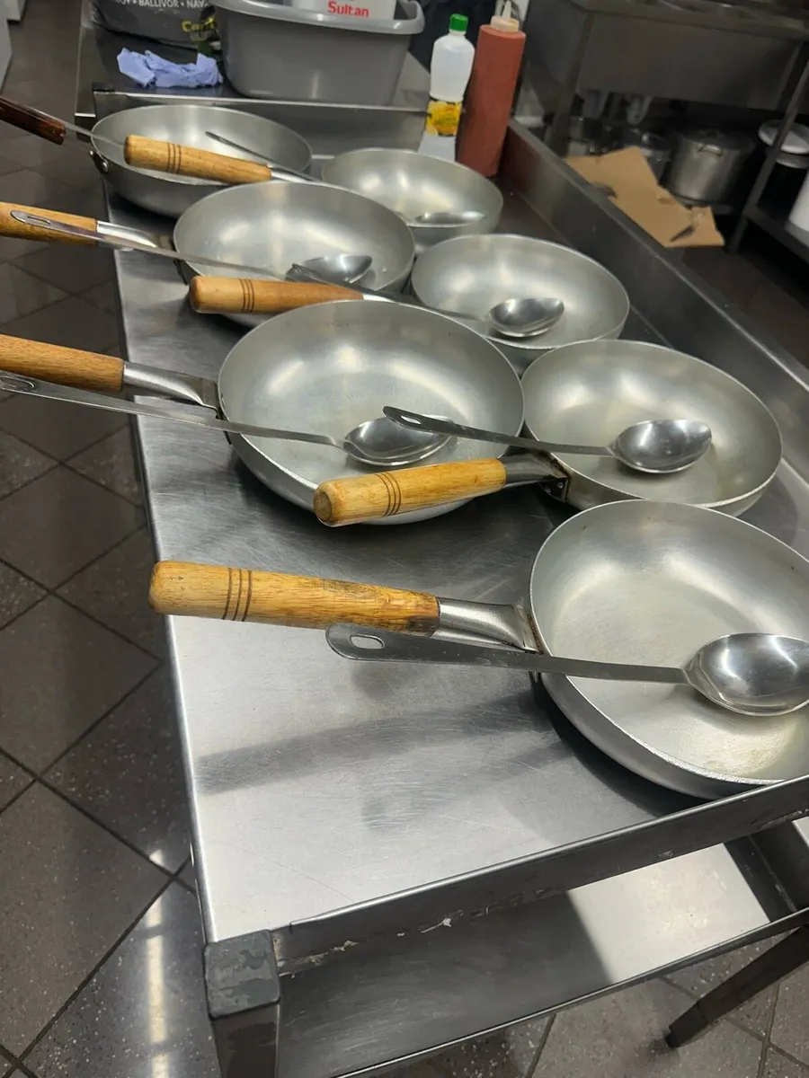 Indian curry pan and pots - Image 1