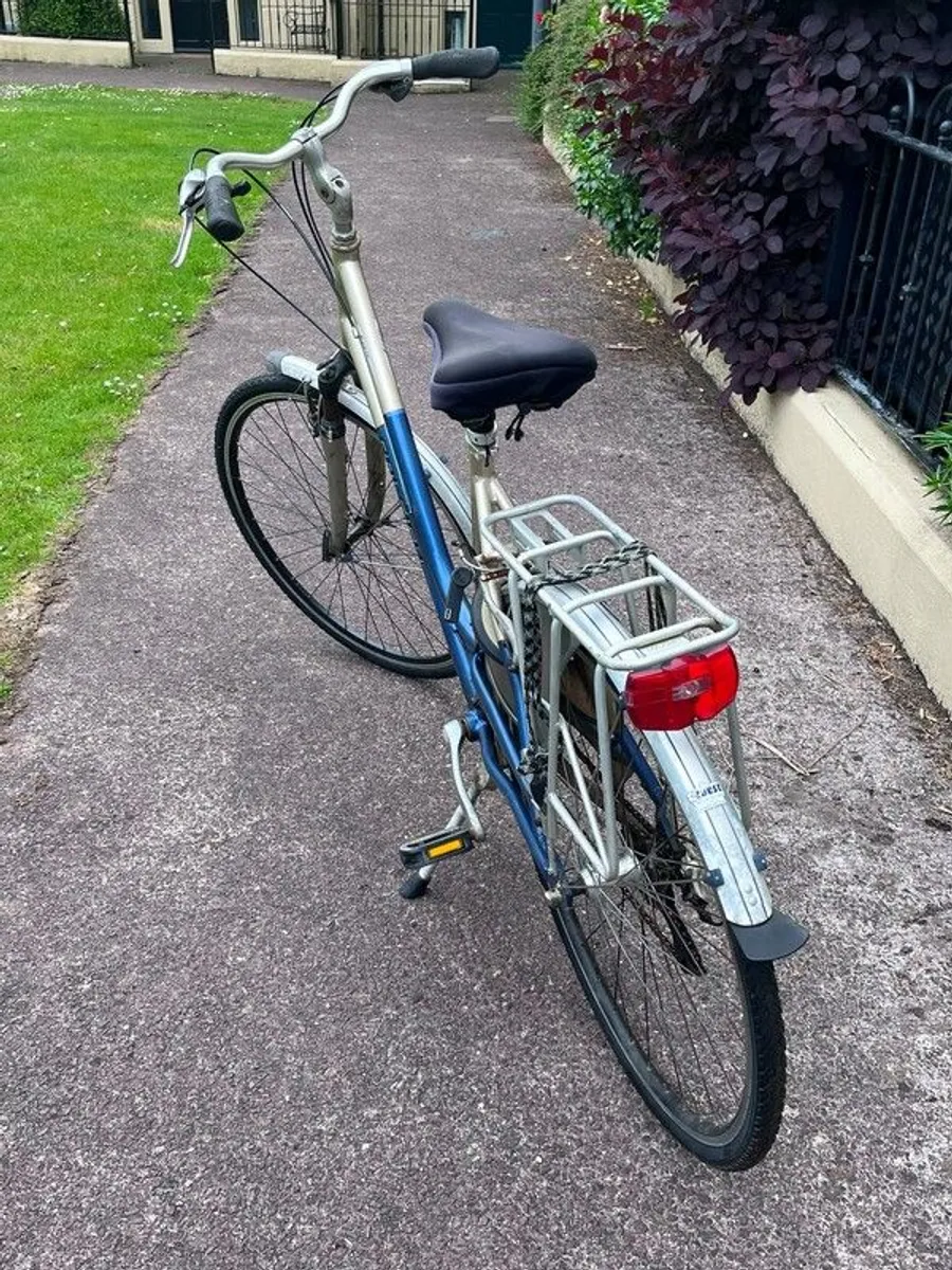 Vintage Ladies' Upright Bicycle - Image 4
