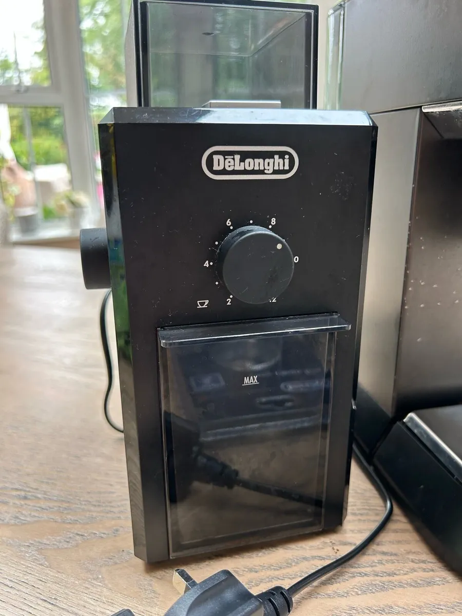 DeLonghi Coffee Machine and Grinder - Image 3
