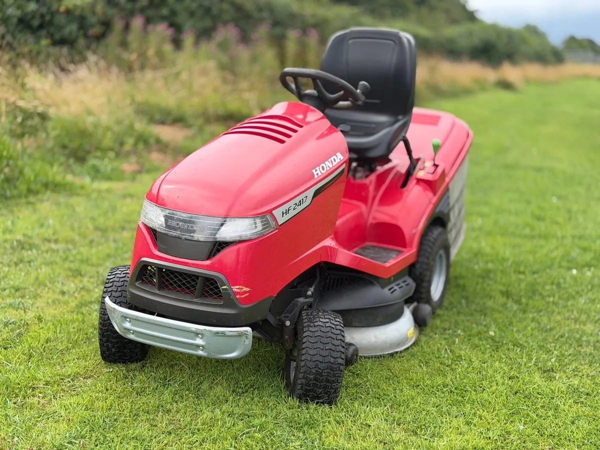 Honda 2417 RideOn Lawnmower Spotless - Image 4