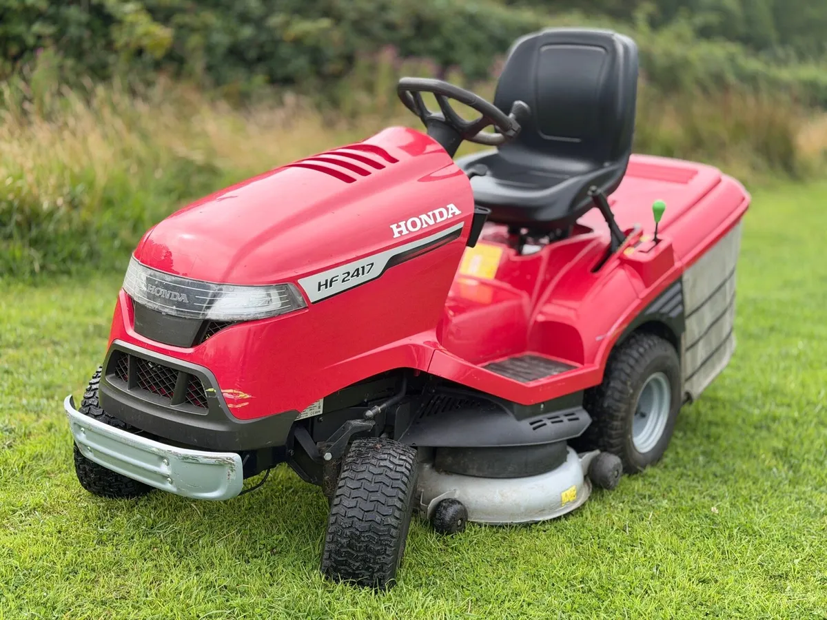 Honda 2417 RideOn Lawnmower Spotless - Image 2
