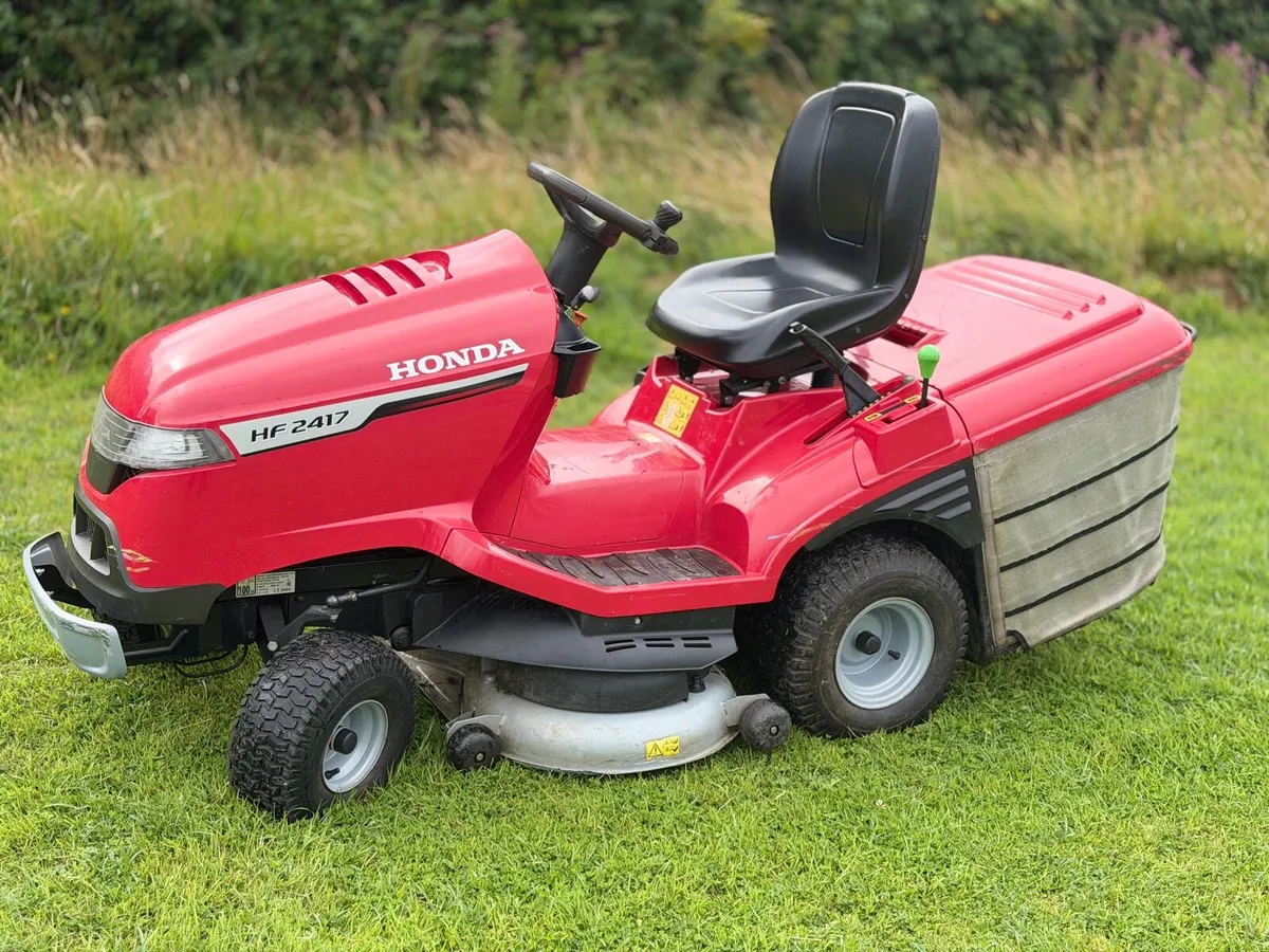 Honda 2417 RideOn Lawnmower Spotless - Image 3