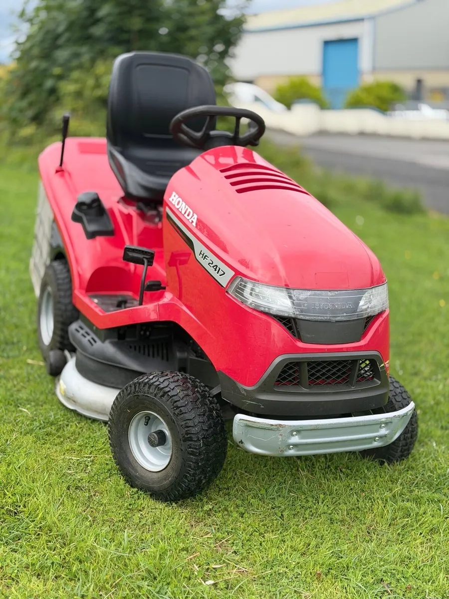 Honda 2417 RideOn Lawnmower Spotless - Image 1