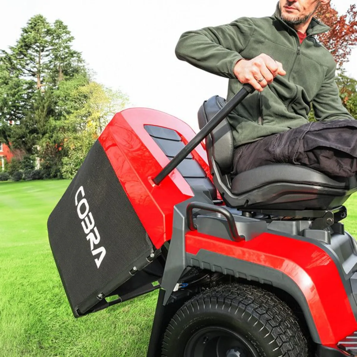 COBRA LTX92HRL Ride-On Lawnmower - Image 3