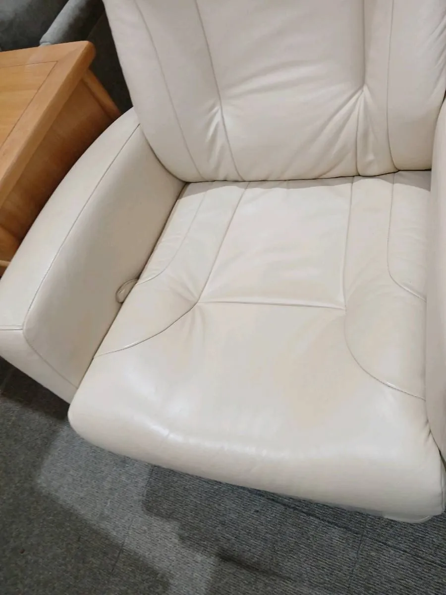ex Arnotts Cream leather swivel recliner chair - Image 4