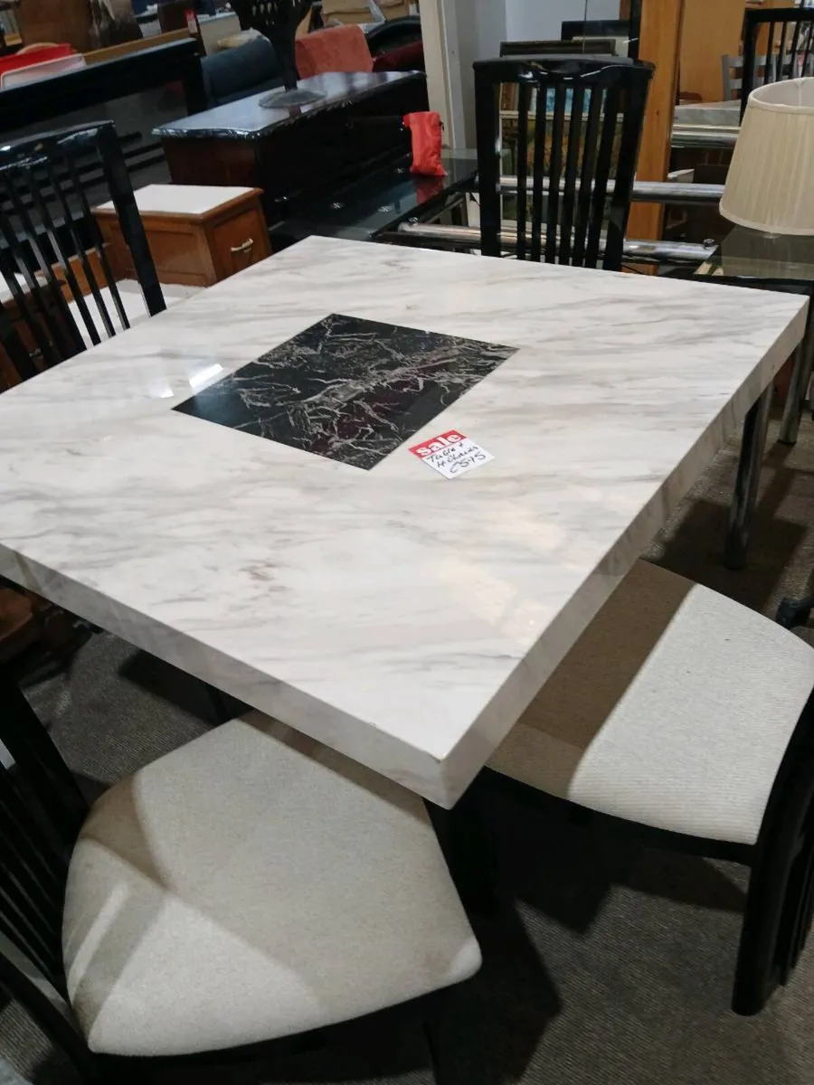 Square yable and 4 chairs - Image 2