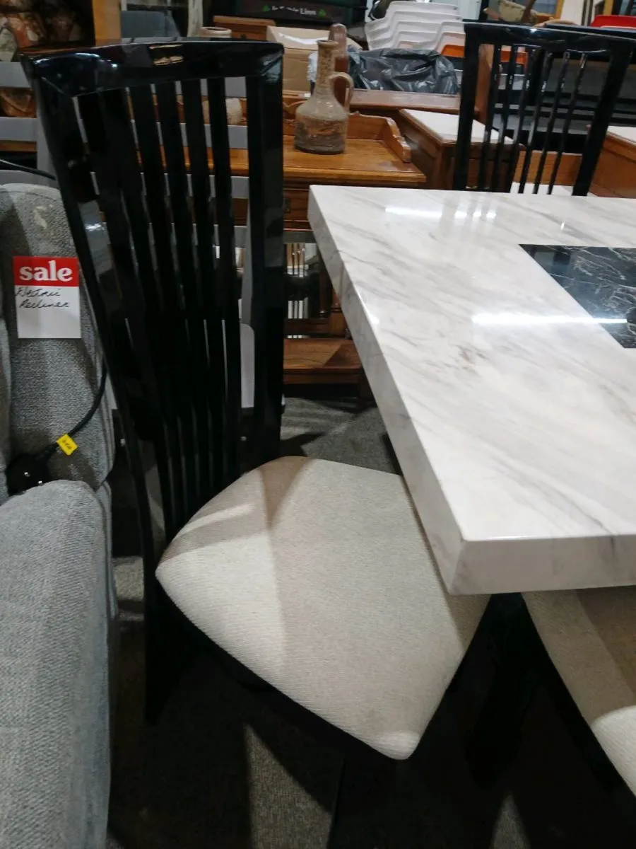 Square yable and 4 chairs - Image 3