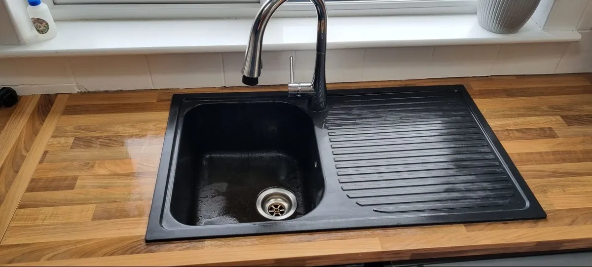 Kitchen sink and tap - Image 4