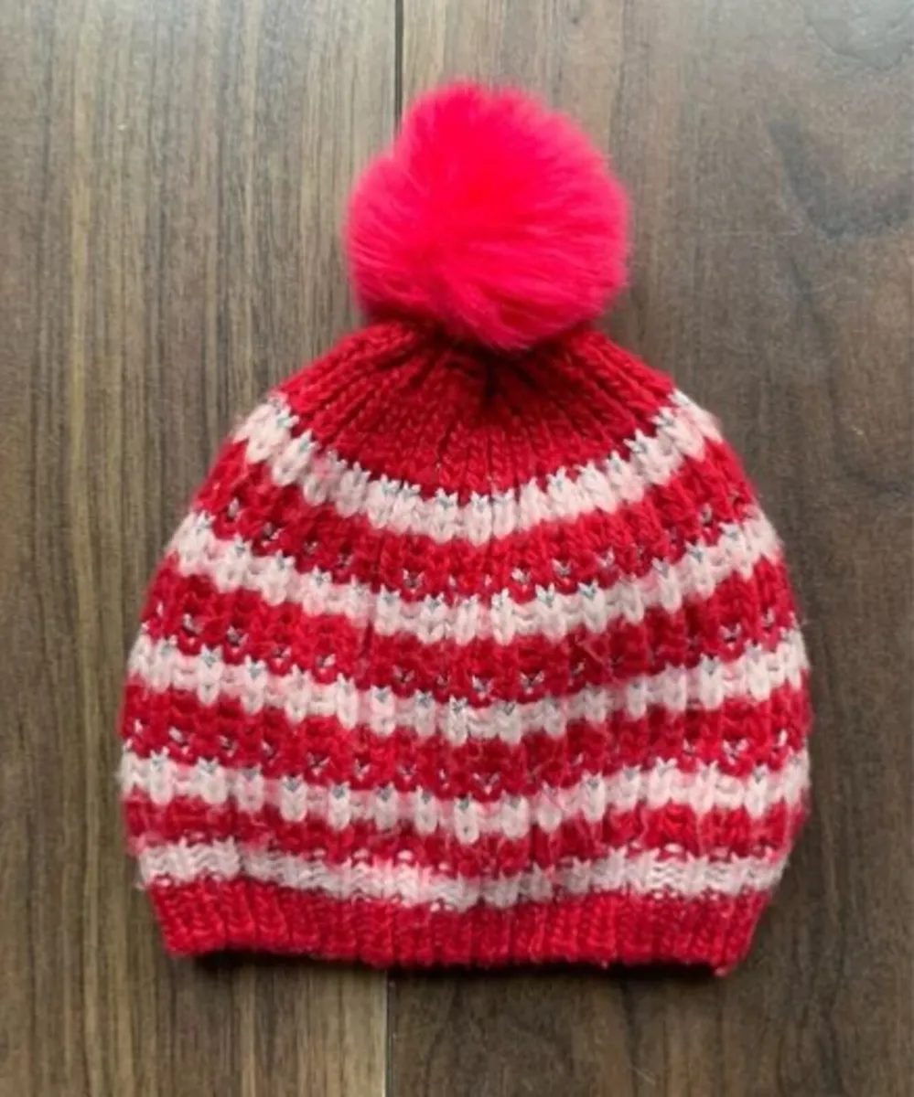 Girls Hat - suit 2-4yrs  €4 each or 2 for €6 - Image 1