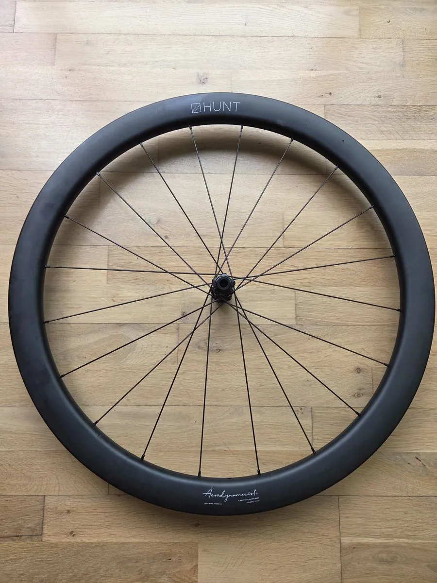 Hunt Carbon front wheel - Image 1
