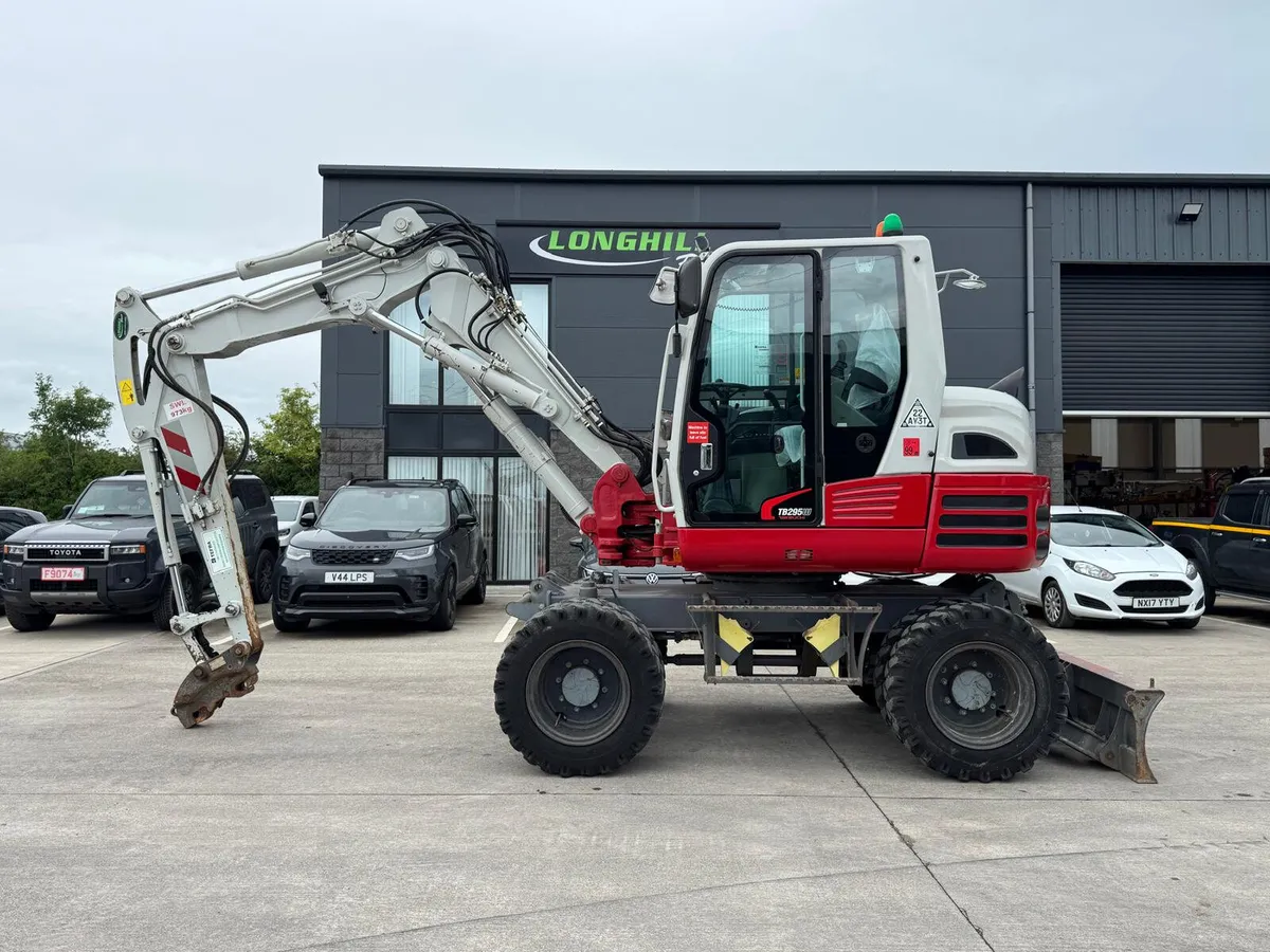 TAKEUCH TB295W WHEELED EXCAVATOR VA 3 PEICE BOOM - Image 3