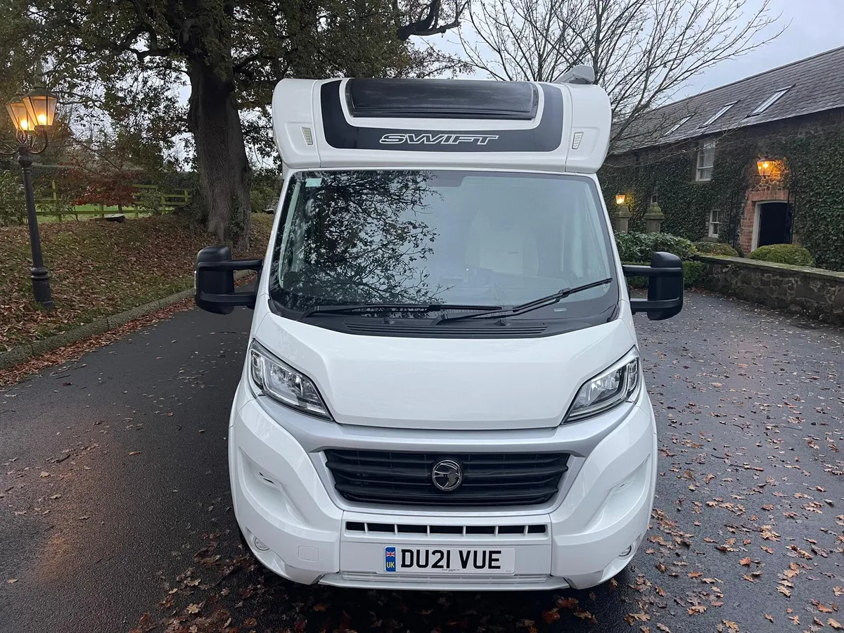 Swift Escape 604 (Price Includes VRT) - Image 2