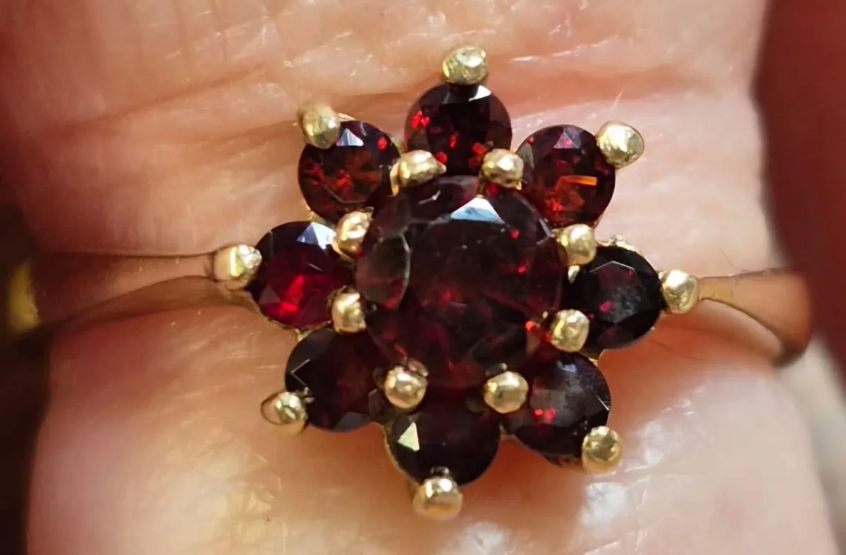 Gold ring floral design with garnet