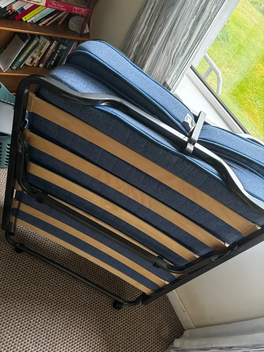 fold out camp bed adult : can deliver - Image 3