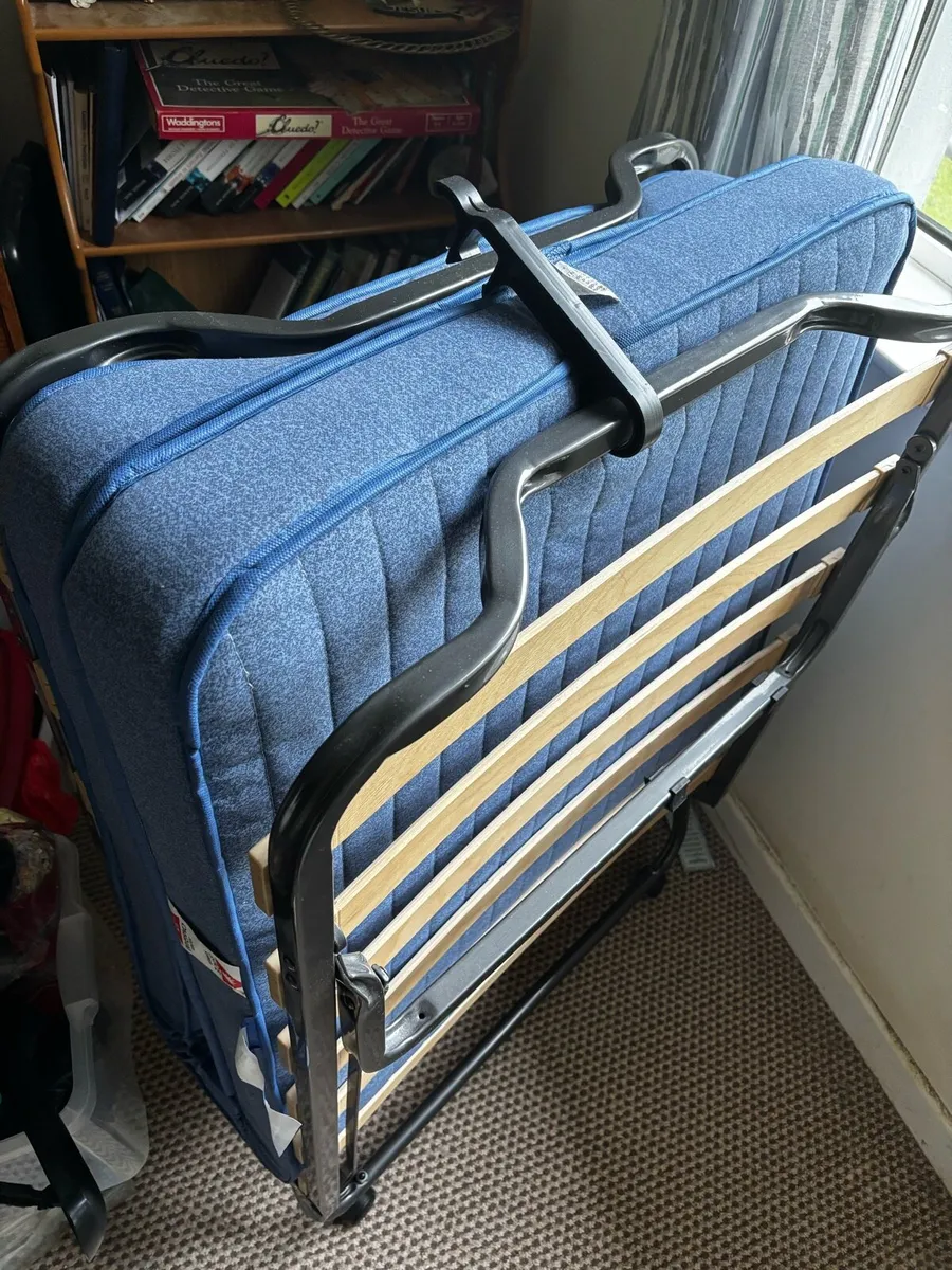 fold out camp bed adult : can deliver - Image 2